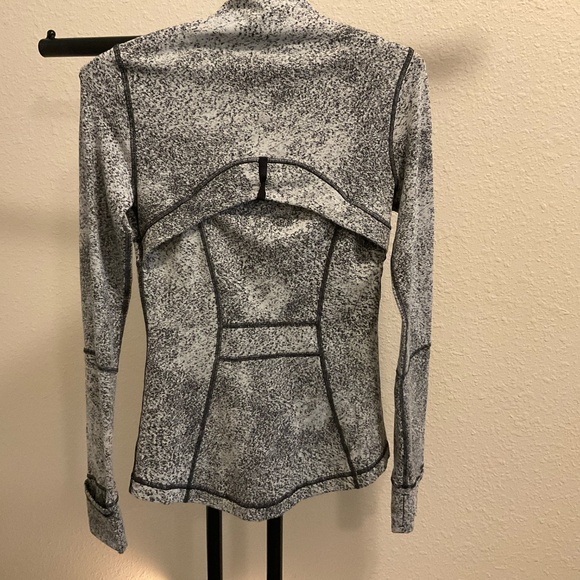 Like New, Lululemon Define Jacket Luon Spray Jacquard White Black, SZ 4 - Picture 9 of 12